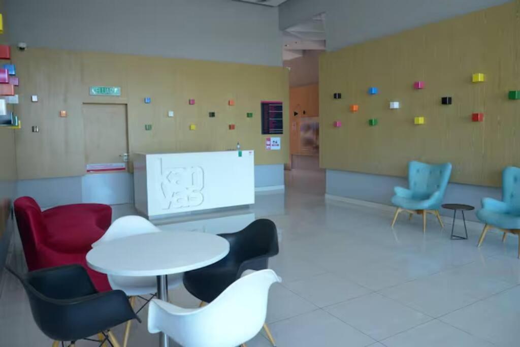 Kb1207-cyberjaya-netflix-wifi- Parking-pool, 1009 *