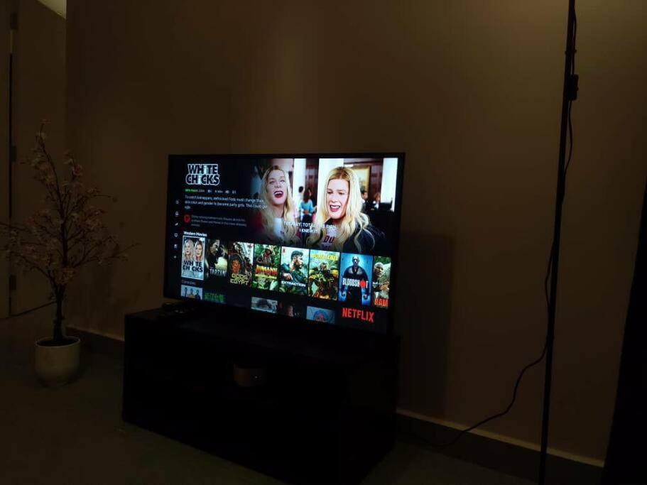Kb1207-cyberjaya-netflix-wifi- Parking-pool, 1009